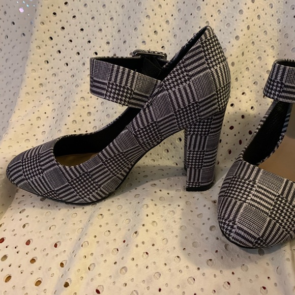 Comfort Est. 1946 Mary Jane Pumps - Picture 6 of 16